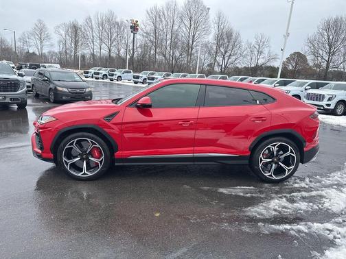2022 Lamborghini Urus Graphite Capsule