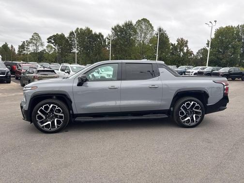 2025 Chevrolet Silverado EV RST