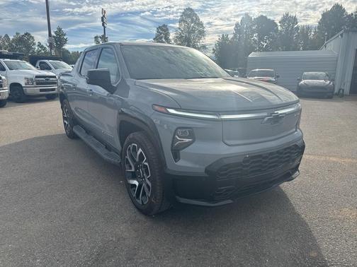 2025 Chevrolet Silverado EV RST
