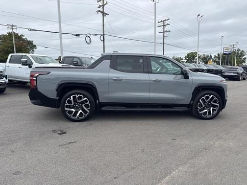 2025 Chevrolet Silverado EV RST