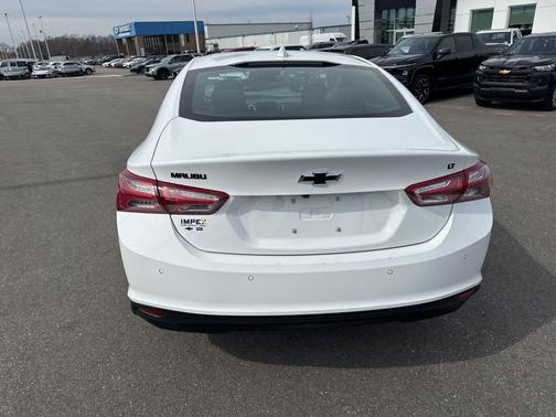 Summit White 2024 Chevrolet Malibu 1LT