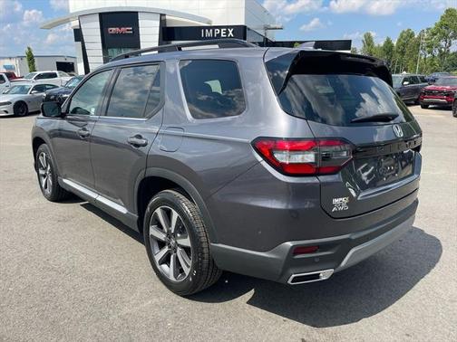 2025 Honda Pilot Touring 8-Passenger
