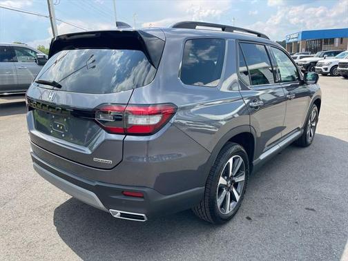 2025 Honda Pilot Touring 8-Passenger