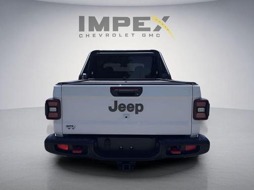 Bright White Clearcoat 2024 Jeep Gladiator Rubicon