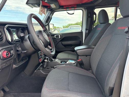 Bright White Clearcoat 2024 Jeep Gladiator Rubicon