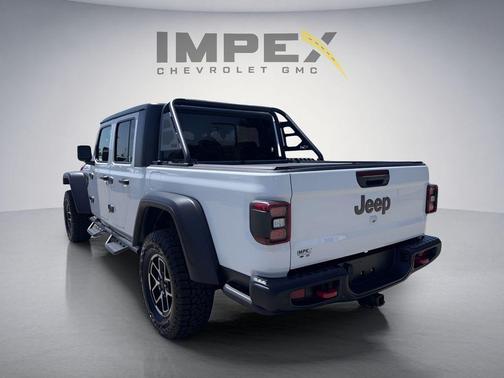 Bright White Clearcoat 2024 Jeep Gladiator Rubicon