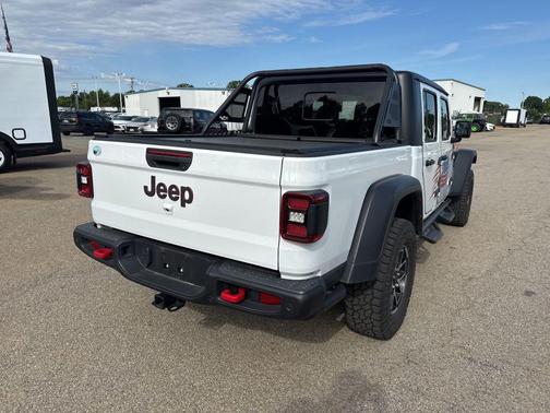 Bright White Clearcoat 2024 Jeep Gladiator Rubicon