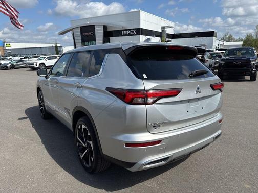 Alloy Silver Metallic 2022 Mitsubishi Outlander SE