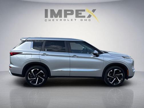 Alloy Silver Metallic 2022 Mitsubishi Outlander SE