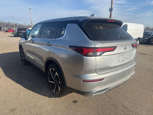 2022 Mitsubishi Outlander SE