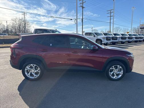 2025 Chevrolet Trax LS