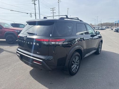 2022 Nissan Pathfinder SV 2WD