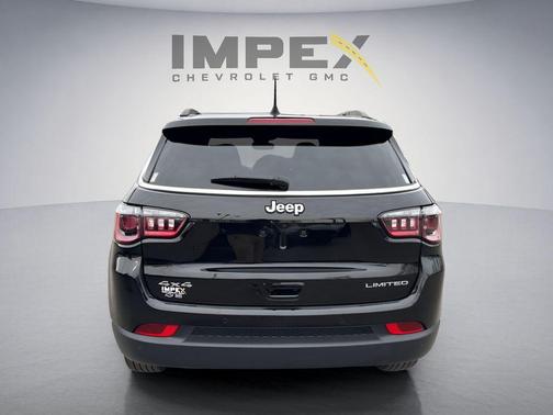 Diamond Black Crystal Pearlcoat 2025 Jeep Compass Limited