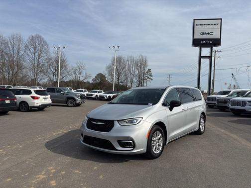 Silver Mist Clearcoat 2024 Chrysler Pacifica Touring L