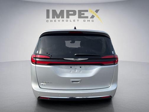 Silver Mist Clearcoat 2024 Chrysler Pacifica Touring L