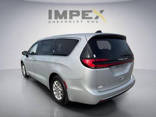 Silver Mist Clearcoat 2024 Chrysler Pacifica Touring L