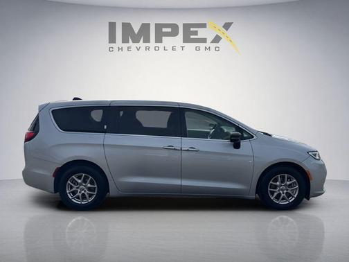 Silver Mist Clearcoat 2024 Chrysler Pacifica Touring L