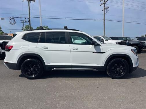 2024 Volkswagen Atlas 2.0T SE w/Technology 4MOTION