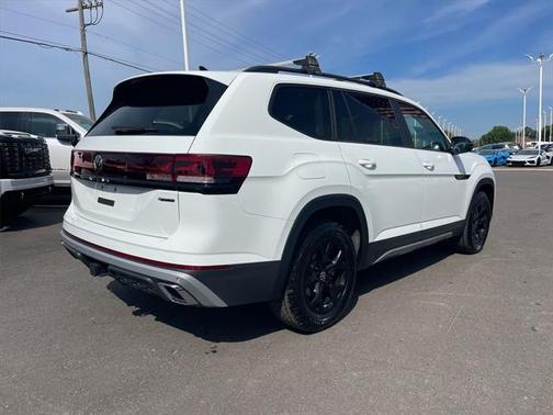2024 Volkswagen Atlas 2.0T SE w/Technology 4MOTION