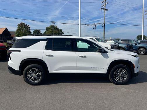 2025 Chevrolet Traverse LT