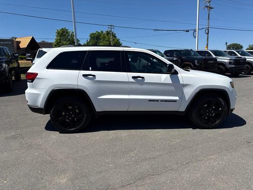 Bright White Clearcoat 2019 Jeep Grand Cherokee Upland