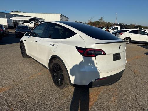 2021 Tesla Model Y Standard Range Rear-Wheel Drive