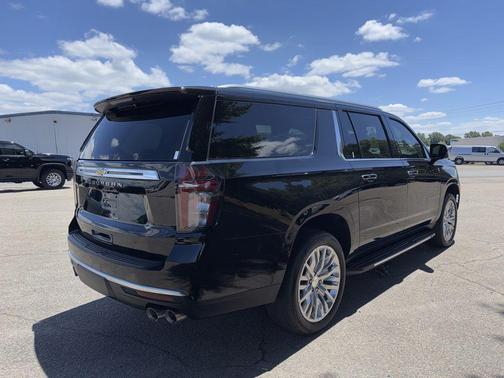 Black 2024 Chevrolet Suburban 4WD High Country