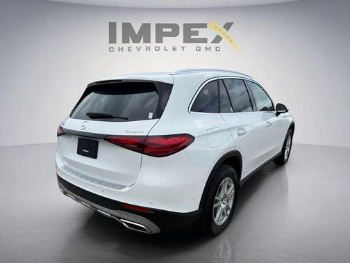 White 2023 Mercedes-Benz GLC 300 4MATIC