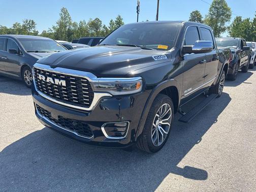 Diamond Black Crystal Pearlcoat 2025 RAM 1500 ST