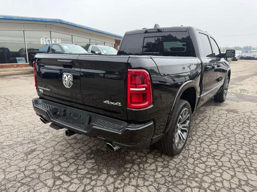 Diamond Black Crystal Pearlcoat 2025 RAM 1500 ST