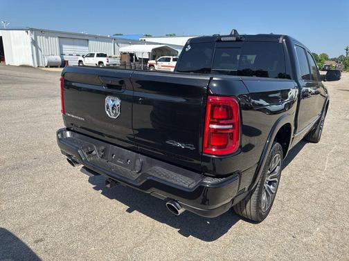 Diamond Black Crystal Pearlcoat 2025 RAM 1500 ST