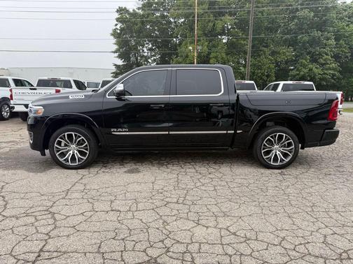 Diamond Black Crystal Pearlcoat 2025 RAM 1500 ST