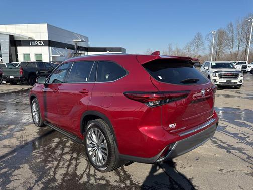 2022 Toyota Highlander Platinum