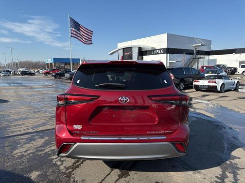 2022 Toyota Highlander Platinum