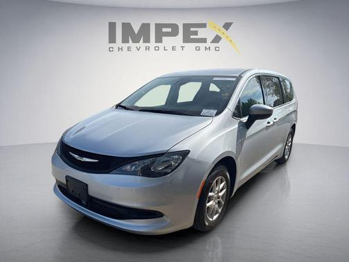 Silver Mist Clearcoat 2023 Chrysler Voyager LX