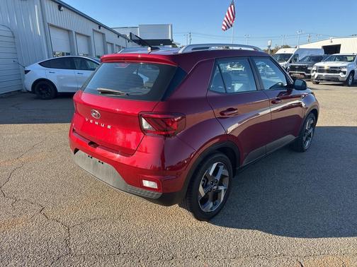 2024 Hyundai VENUE SEL