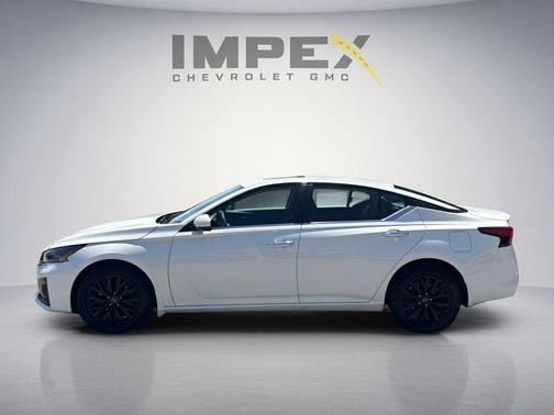 White 2025 Nissan Altima SV FWD
