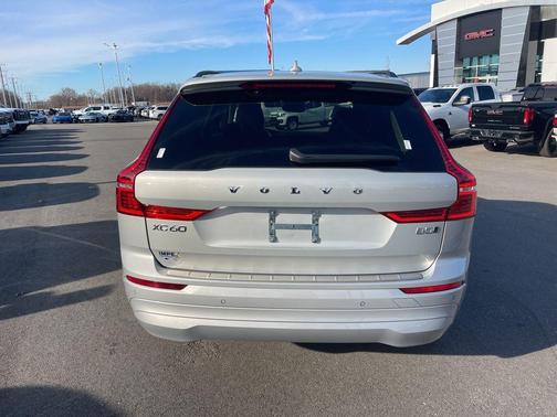 Silver Dawn Metallic 2023 Volvo XC60 B5 Core