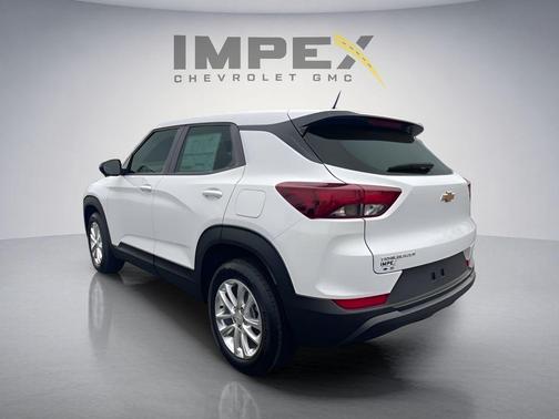 Summit White 2026 Chevrolet Trailblazer LS