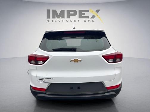 Summit White 2026 Chevrolet Trailblazer LS