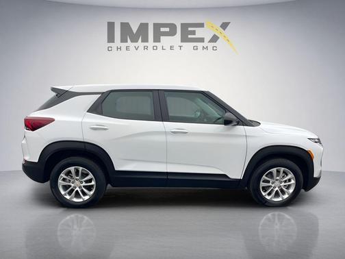 Summit White 2026 Chevrolet Trailblazer LS