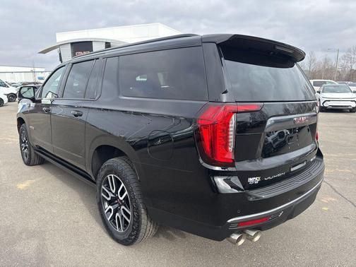 2023 GMC Yukon XL 4WD AT4