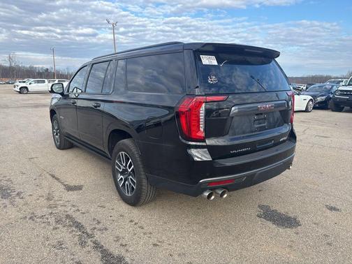 2023 GMC Yukon XL 4WD AT4