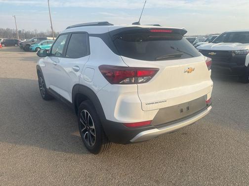 Summit White 2025 Chevrolet Trailblazer LT