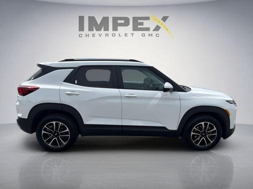 Summit White 2025 Chevrolet Trailblazer LT