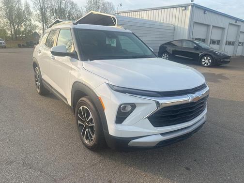 Summit White 2025 Chevrolet Trailblazer LT