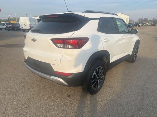Summit White 2025 Chevrolet Trailblazer LT