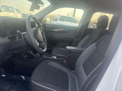 Summit White 2025 Chevrolet Trailblazer LT