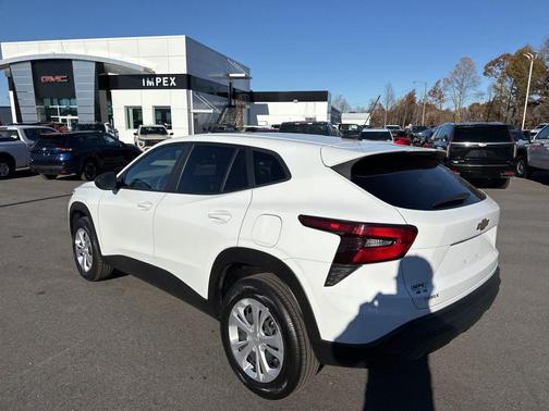 2024 Chevrolet Trax LS