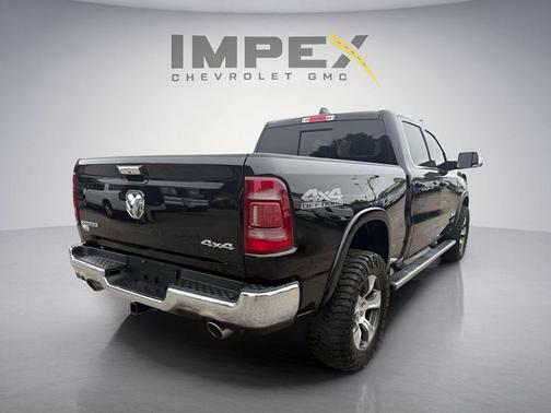 Diamond Black Crystal Pearlcoat 2019 RAM 1500 Laramie